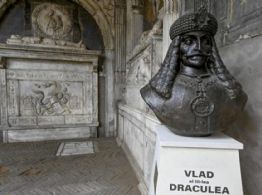 Creen haber encontrado la tumba de Drácula en Nápoles 