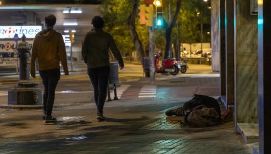 Dos hombres y un bebé murieron en la calle por la ola de frío