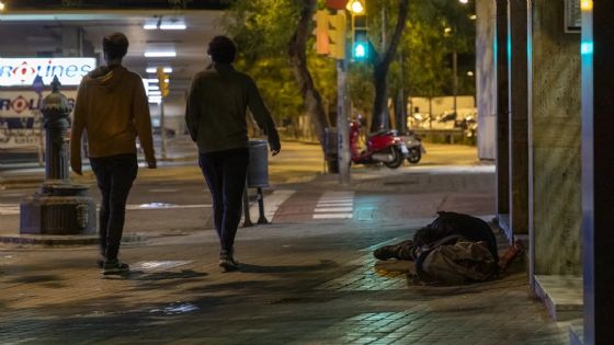 Dos hombres y un bebé murieron en la calle por la ola de frío