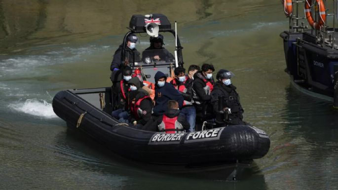 Francia y Reino Unido acuerdan un “proyecto piloto” de intercambio de migrantes