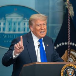 Trump amenaza con aranceles del 35% a Canadá