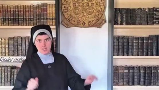 Una monja explica porqué los exorcistas usan medallas de San Benito 