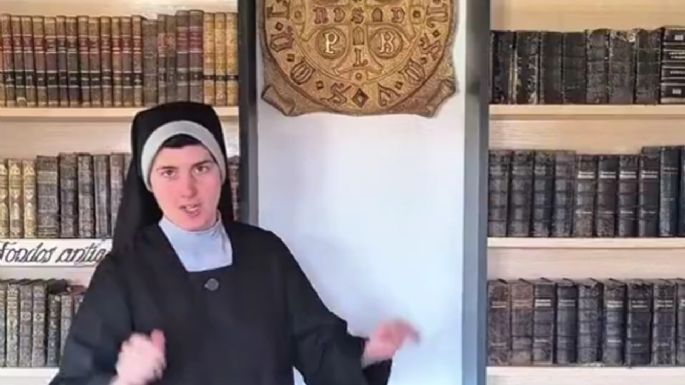 Una monja explica porqué los exorcistas usan medallas de San Benito 
