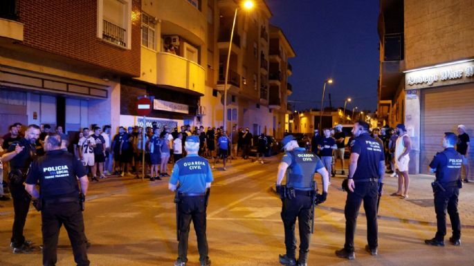 Horror: grupos de extrema derecha salen a "cazar" inmigrantes