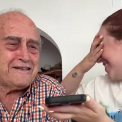 Un hombre de 89 años interactúa por primera vez con ChatGPT y terminan coqueteando 