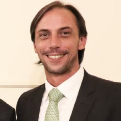Funcionarios de Milei habrían filtrado información a los fondos buitres