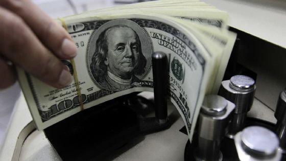El dólar oficial comenzó la semana a la baja