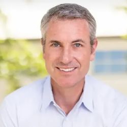 Quién es Andy Byron, el CEO captado infraganti en un recital