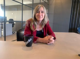 "La imagen de Cornejo está en declive y está desesperado por acordar con Milei"