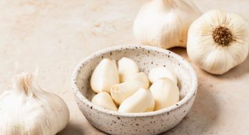 Cinco razones por la que deberías comer ajo crudo