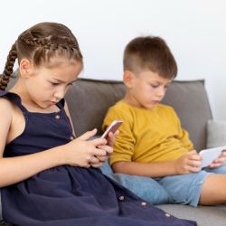 El gran impacto que los teléfonos provocan en el cerebro de los niños