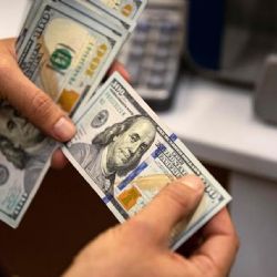 Los egresos de argentinos en dólares superaron los USD 5.600 millones en julio