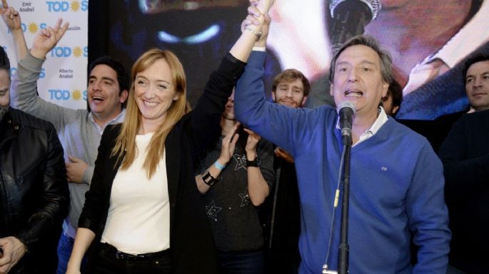 Fernández Sagasti crece al confrontar con Cornejo y eclipsa a Emir Félix