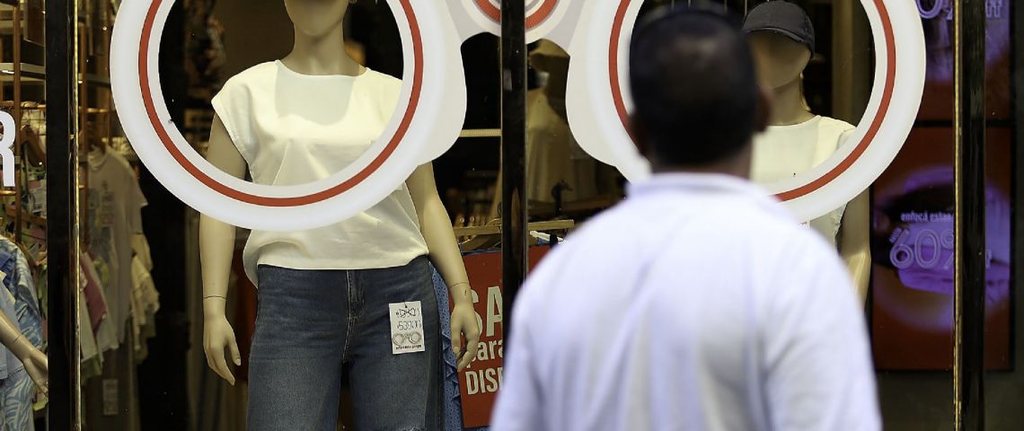 En enero, los argentinos comieron menos carne, salieron menos y usaron mucho la tarjeta 