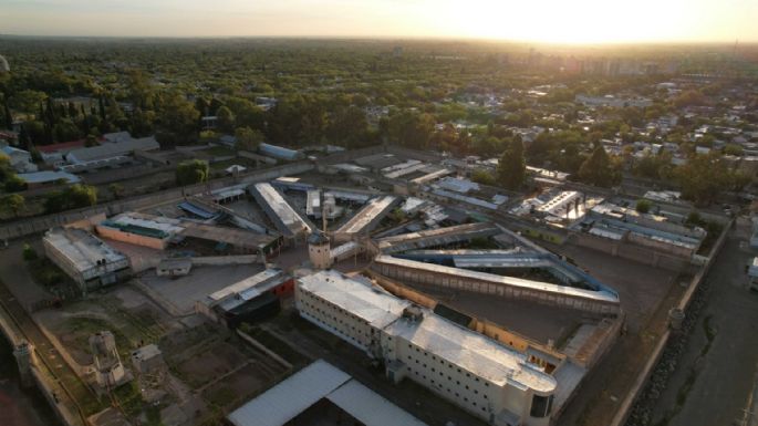 Presentaron un proyecto para prohibir celulares en cárceles