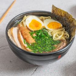 Así se prepara el clásico ramen japonés