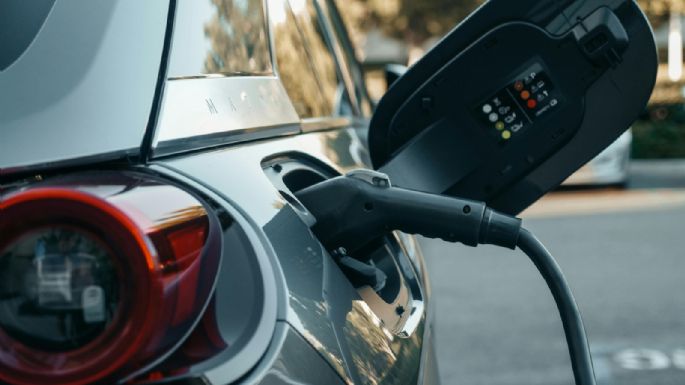 Cambia el mercado automotor: ingresarán 50.000 vehículos híbridos y eléctricos