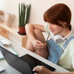 Cada vez más jóvenes buscan ser amigos de una IA