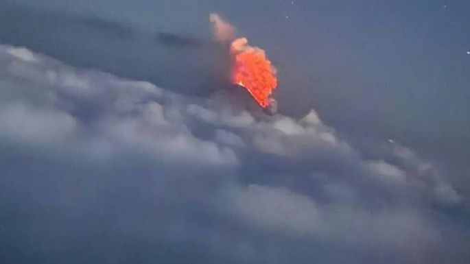 Tras el fuerte terremoto en Rusia, un volcán entró en erupción