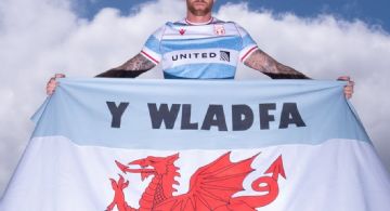 Ryan Reynolds homenajeó a la Patagonia la nueva camiseta su equipo