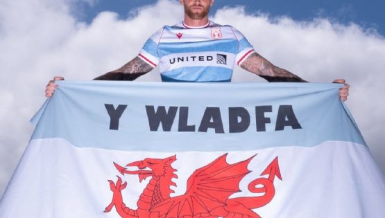 Ryan Reynolds homenajeó a la Patagonia la nueva camiseta su equipo