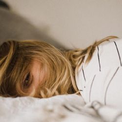 Qué es el agotamiento menstrual y por qué “detiene” tu cuerpo 