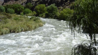 Foto iliustrativa de  Ahora alertan por pozos dados en el río Tunuyán superior