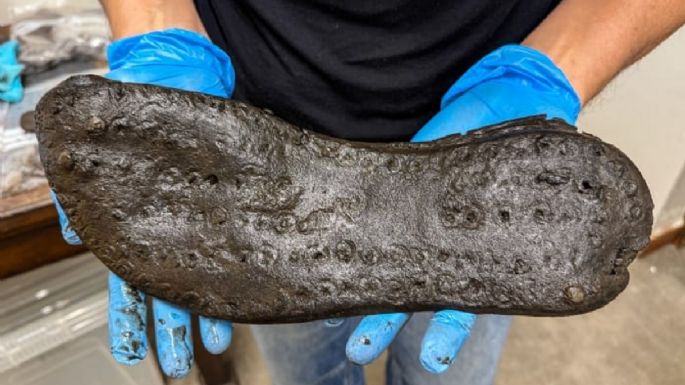 Zapatos gigantes hallados en Roma desconciertan a los arqueólogos 
