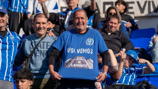 A puro color, los hinchas tombinos volvieron al Gambarte tras 20 años