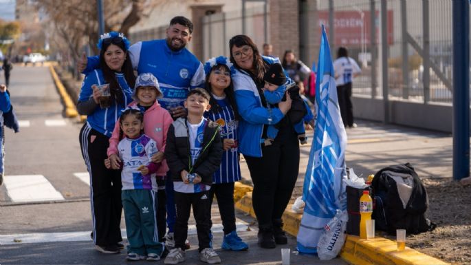 A puro color, los hinchas tombinos volvieron al Gambarte tras 20 años