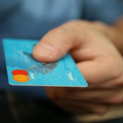 Preocupante: crecieron las deudas en tarjetas de crédito