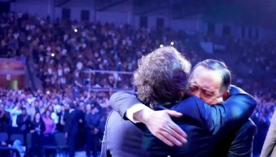 El pastor amigo de Milei y el "milagro" de los 100 mil pesos que se convirtieron en dólares