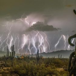 La OMM valida un nuevo récord mundial: el rayo más largo de la historia