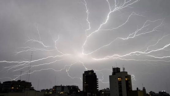 Creían que había caído un rayo en la Ciudad, pero eran vecinos haciendo un asado 