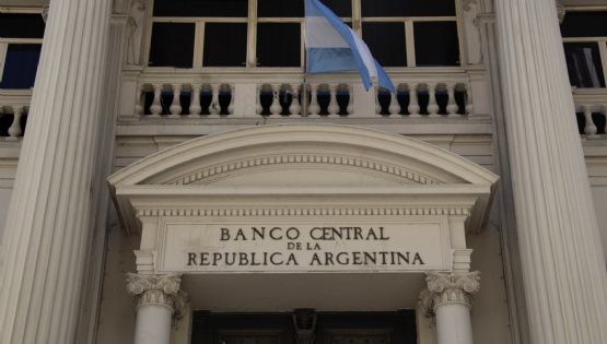 El Gobierno volvió a subir los encajes, con la mira puesta en la licitación de mañana