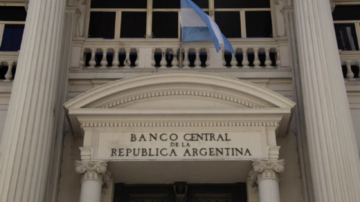 El Gobierno volvió a subir los encajes, con la mira puesta en la licitación de mañana
