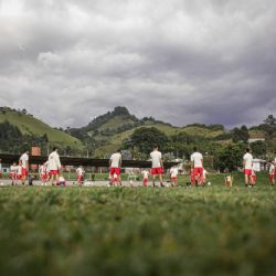Huracán visita a Once Caldas en busca de ventaja