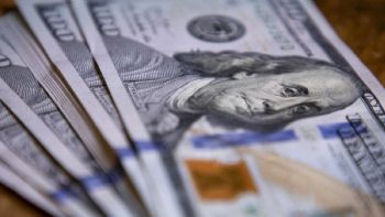 El dólar oficial subió y quedó a la par del blue