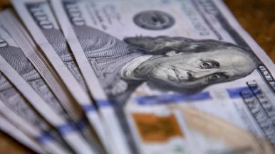 Foto iliustrativa de  El dólar oficial bajó y cerró en $1.480