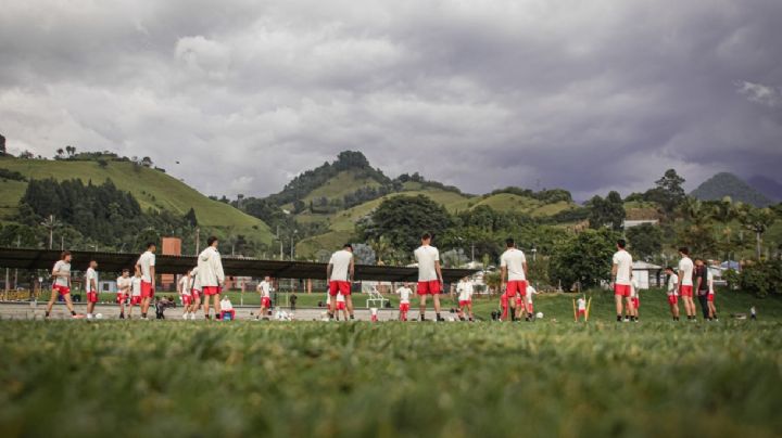 Huracán visita a Once Caldas en busca de ventaja