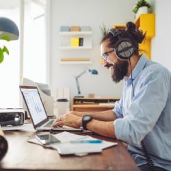 La mitad de los que trabajan quieren forma híbrida