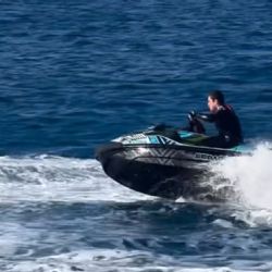 Moto acuática y velocidad: Colapinto de vacaciones