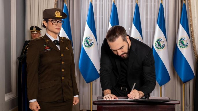 Uniforme limpio y pelo corto, lo que pide la ministra de Educación de Bukele