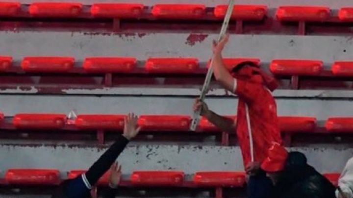 Barras chilenos se infiltraron en la escuela de Independiente