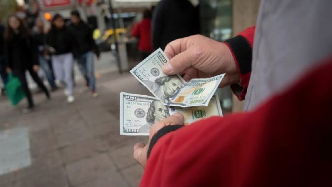 Sigue la inestabilidad: sube el dólar y caen las acciones
