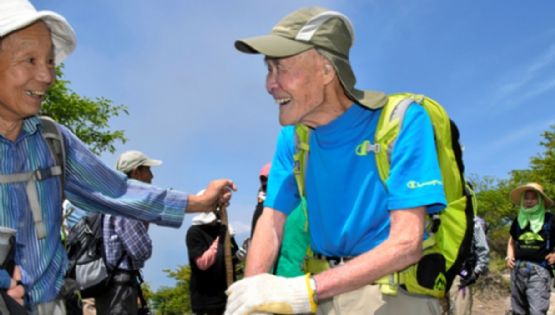 Con 102 años, escaló el Monte Fuji y se llevó el récord mundial