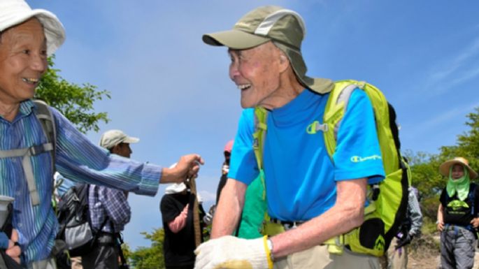 Con 102 años, escaló el Monte Fuji y se llevó el récord mundial