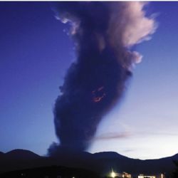 Alarma en Japón con la erupción de un volcán