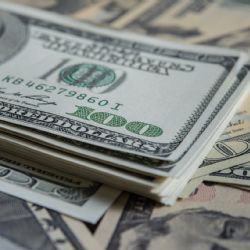 Así cerró el dólar, tras la licitación con tasas al 75%