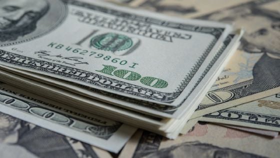 El dólar oficial cerró la semana con una suba